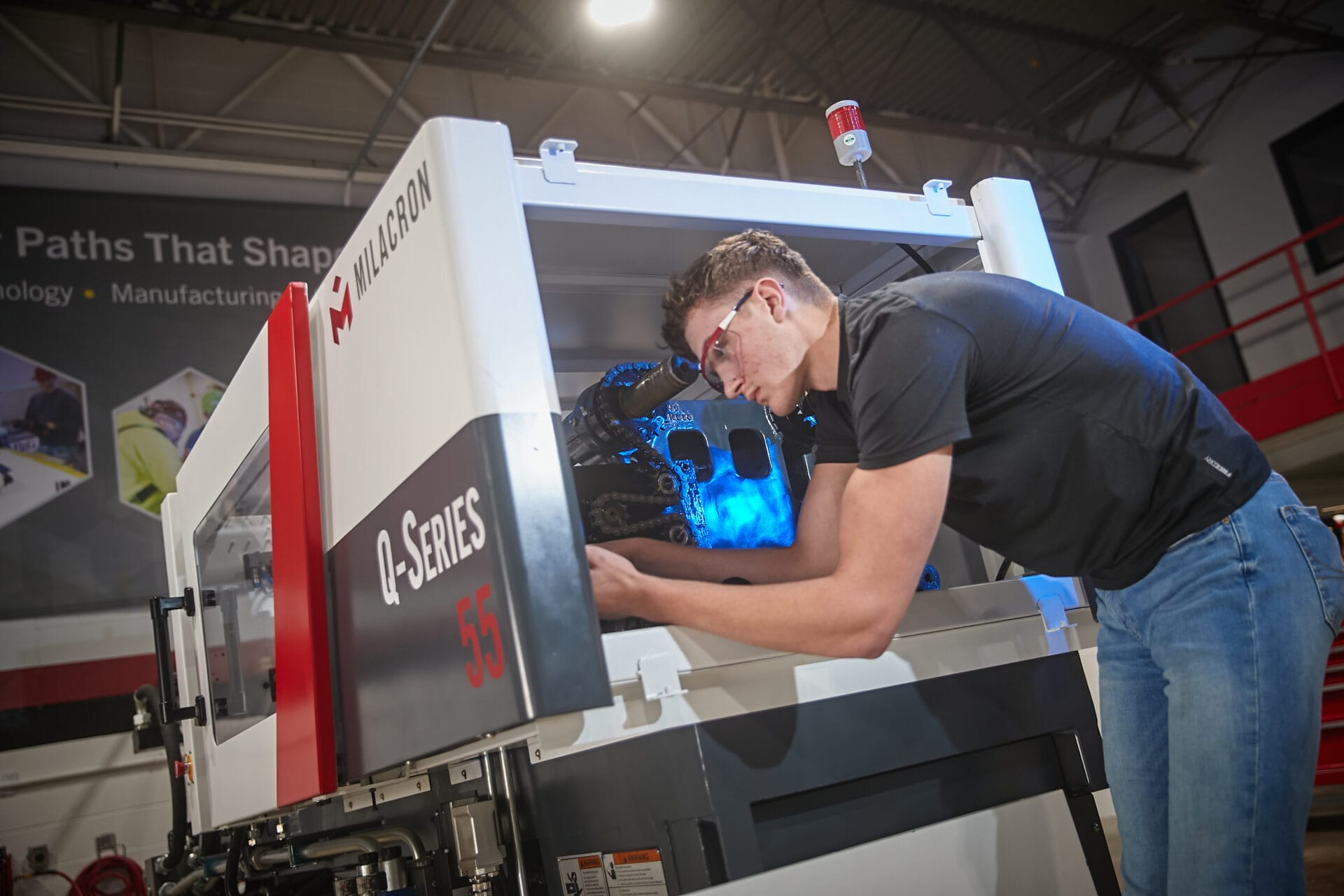 MILACRON MANUFACTURING ACADEMY AT GRANT CAREER CENTER EXPANDSWORK-BASED LEARNING PROGRAM IN ITS SECOND YEAR - Milacron
